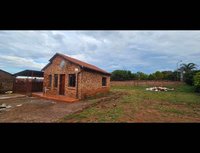 2 BEDROOM PROPERTY TO RENT IN LOTUS GARDENS